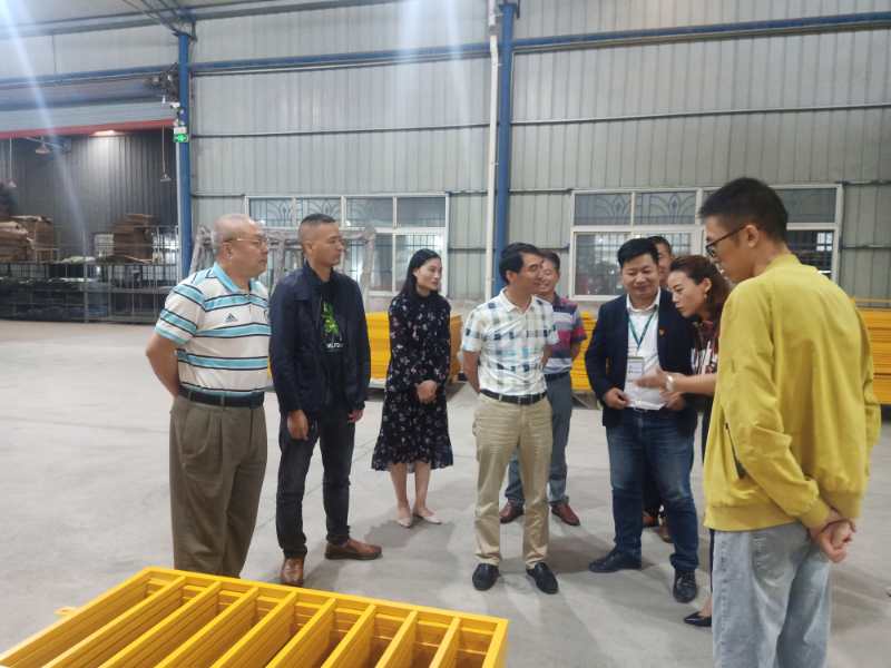 公司領(lǐng)導(dǎo)現(xiàn)場(chǎng)指導(dǎo)永安公司定型化工具式防護(hù)產(chǎn)品 著力提升公司“鐵軍”市場(chǎng)品牌
